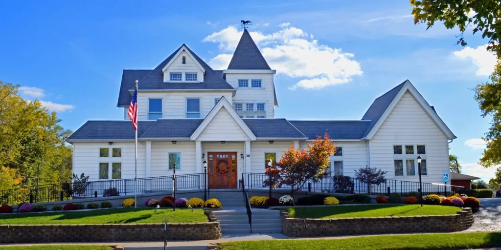 Carlisle-Branson funeral home in Mooresville IN facility exterior
